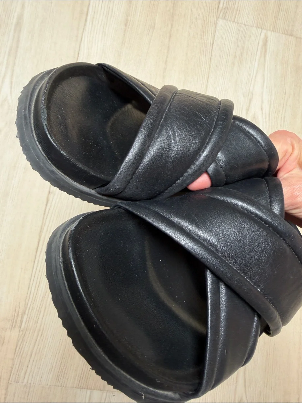 VINCE black leather DEREK criss cross leather slide sandals / 41 EU